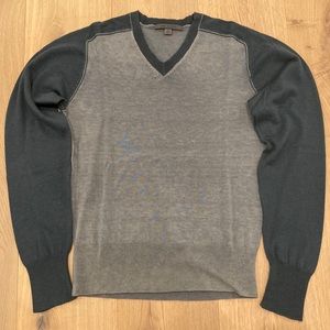 100% Cashmere John Varvatos sweater. Size small. Super soft in great condition.